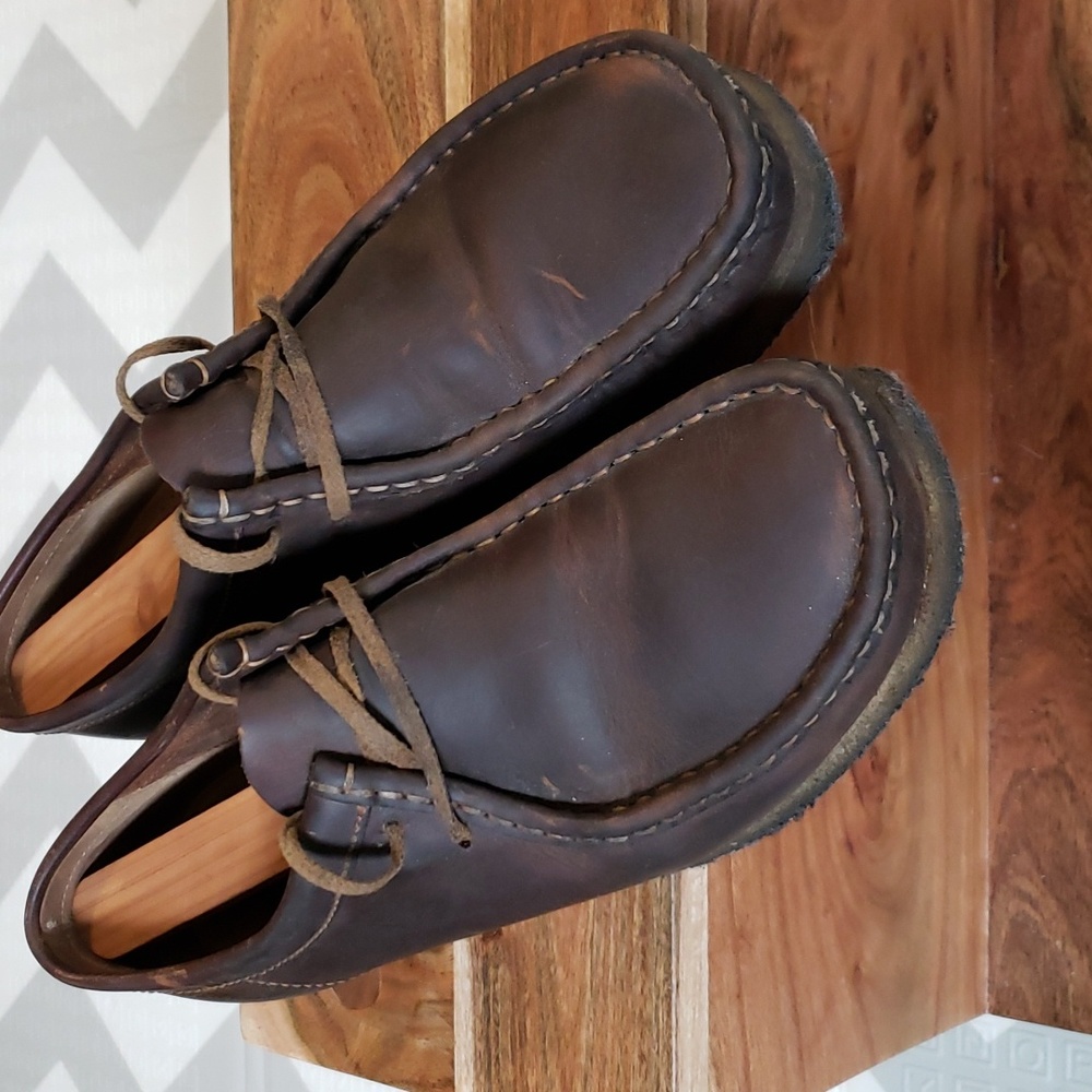 Clark's brown leather lace moccasins. Natural crepe.  Pre-owned.   size 8.5